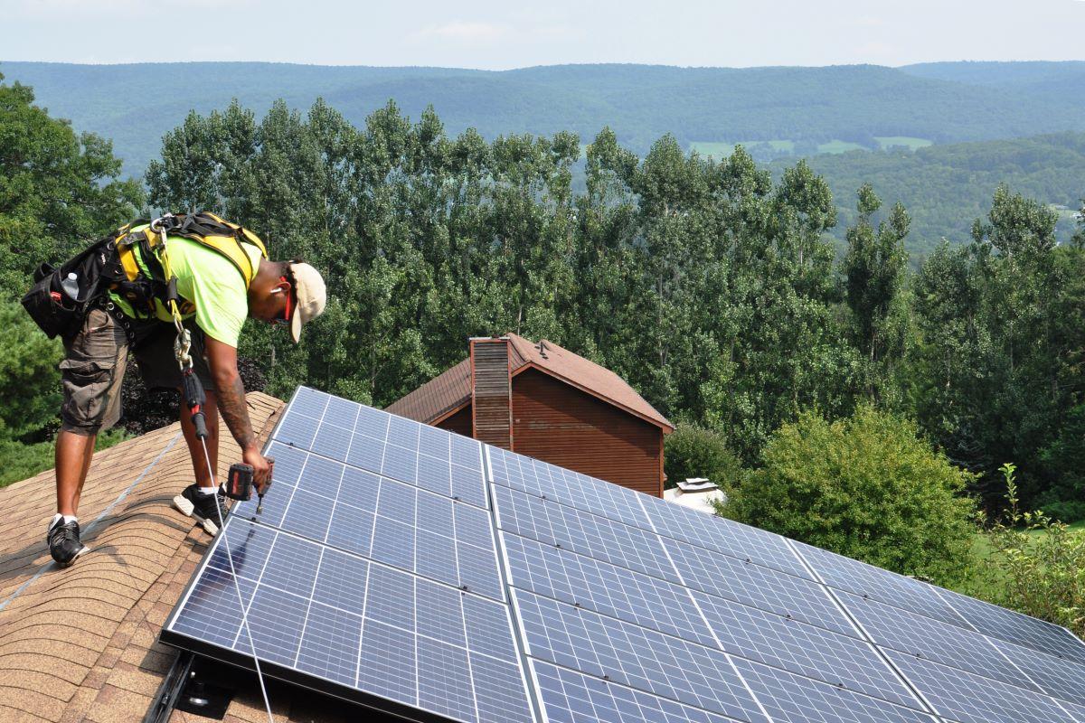 Western Massachusetts Pairs Solar + Heat Pumps